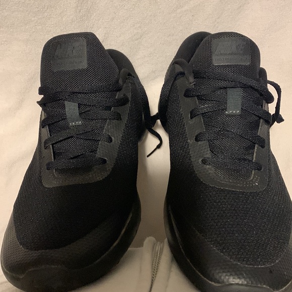All black NIKE size 9 - Picture 2 of 4